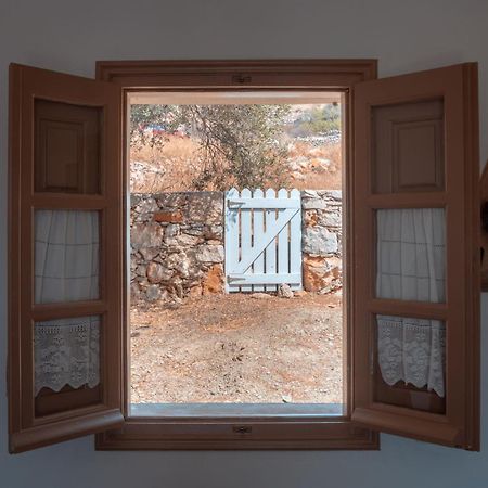 Xaraki Traditional Houses Folegandros Town Exterior photo
